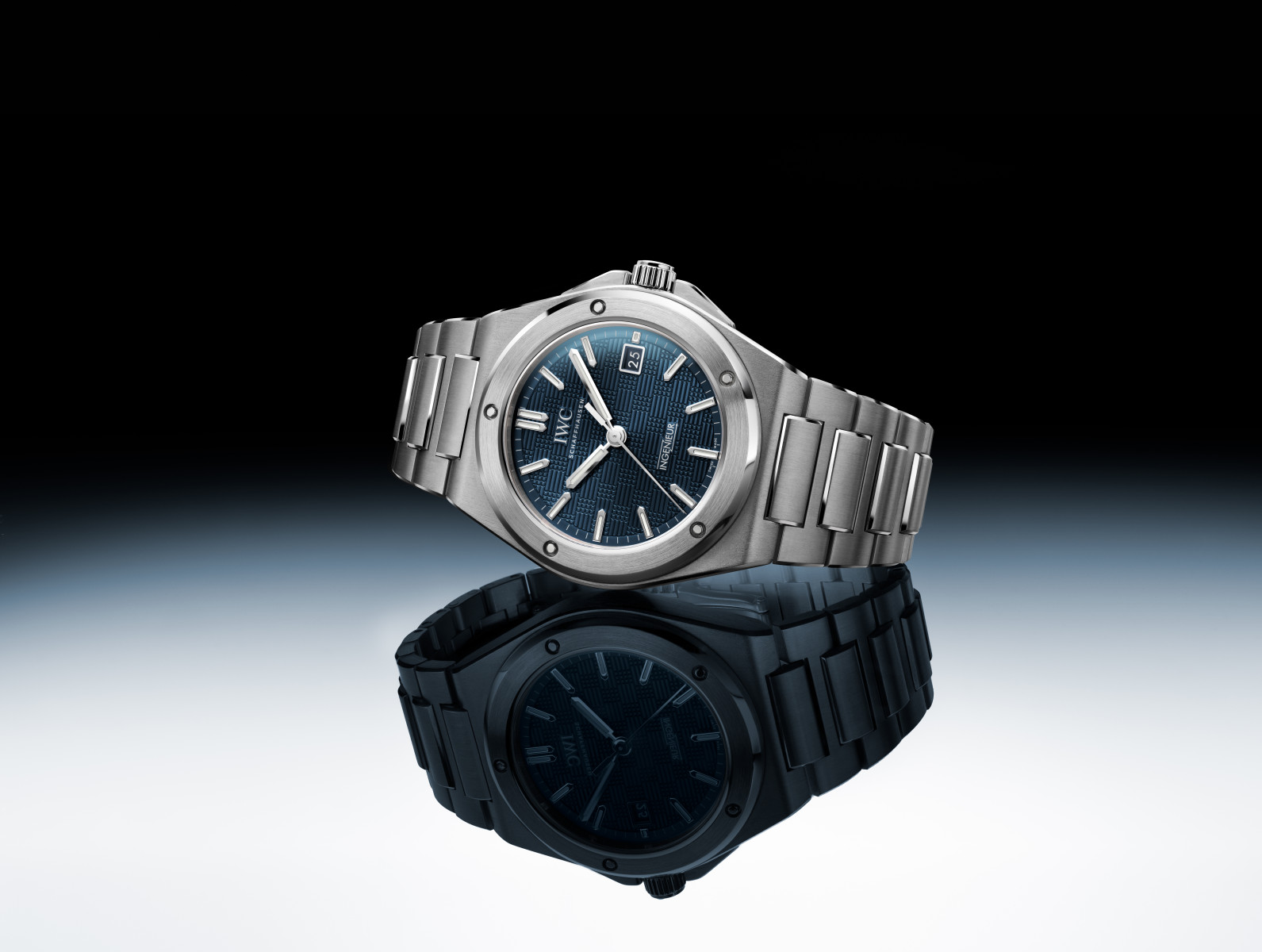 iwc-ingenieur-blue-dial.png?v=