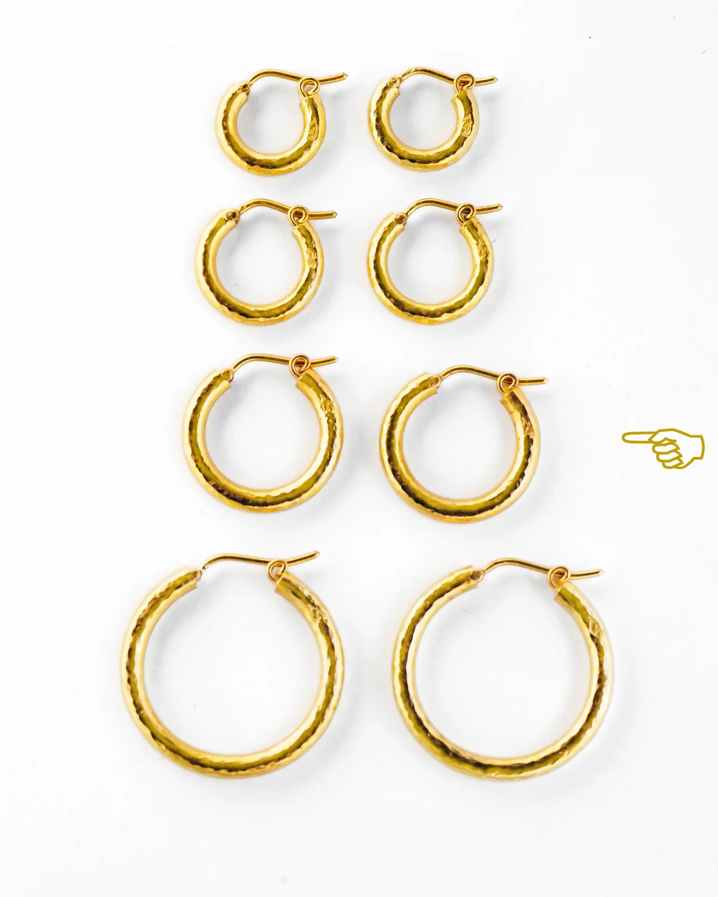 Elizabeth Locke Small Hammered Yellow Gold Hoop Earrings