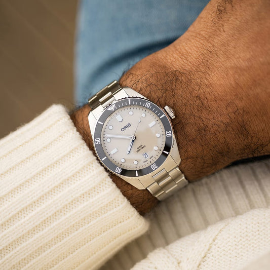 39MM ORIS DIVER'S DATE, STEEL CASE AND BRACELET, BEIGE DIAL.