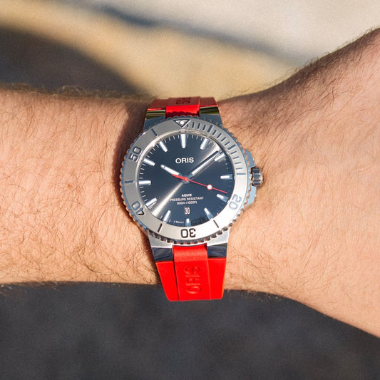 AQUIS DATE GREY RED
