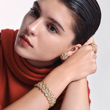 Buccellati etoilee jewelry on model