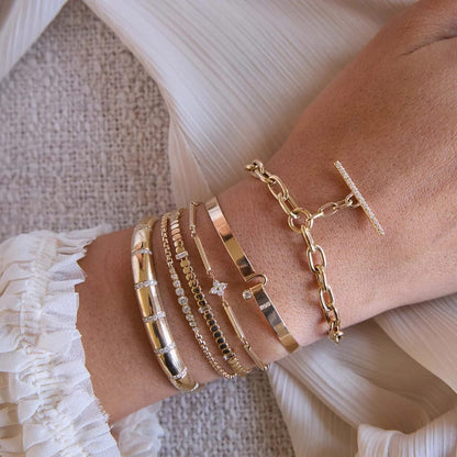 14K GOLD GRADUATED BEZELS BRACELET OF MIXED WHITE DIAMONDS ON AN ADJUSTABLE 6-7" SMALL BOX CHAIN (.18 CTW)