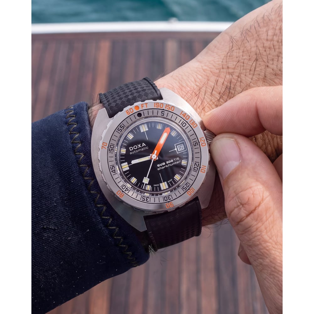 SUB 300 Ti5 Sharkhunter Black Rubber