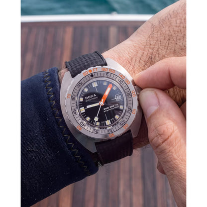 SUB 300 Ti5 Sharkhunter Black Rubber