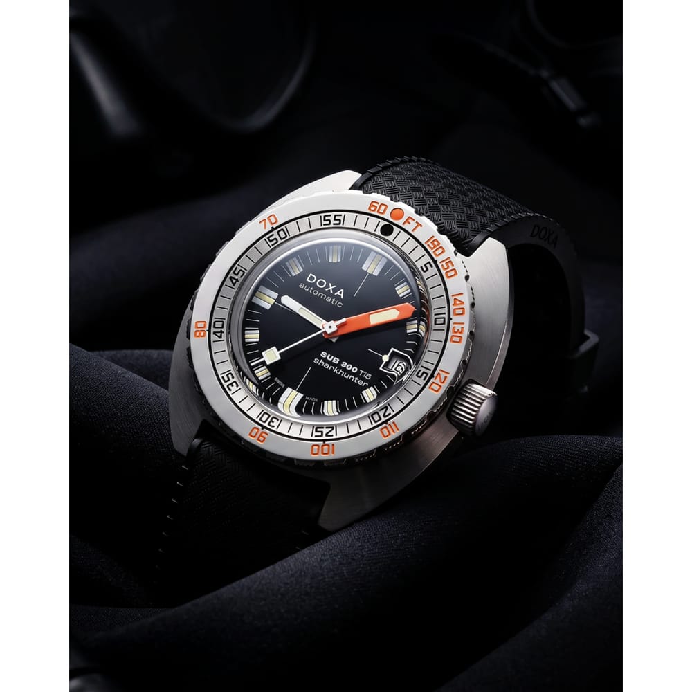 SUB 300 Ti5 Sharkhunter Black Rubber