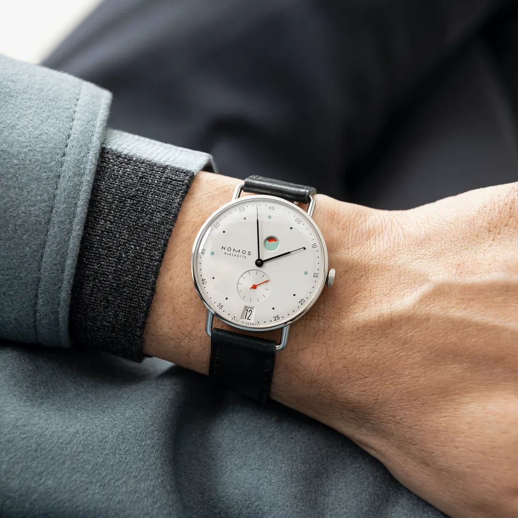 NOMOS Glashütte Metro date power reserve - view 3