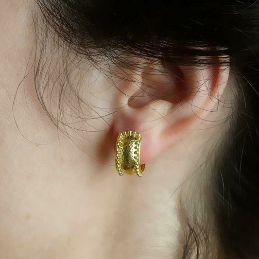 Elizabeth Locke Granulated Curved Wide Hoops