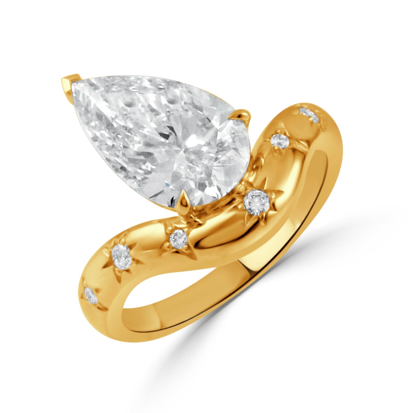 Doves Pouf 18K Yellow Gold Pear Shaped Lab-Grown Diamond Ring