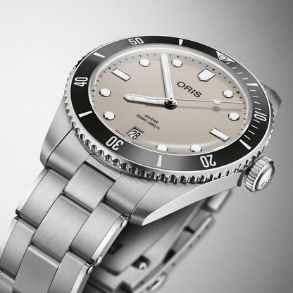 39MM ORIS DIVER'S DATE, STEEL CASE AND BRACELET, BEIGE DIAL.
