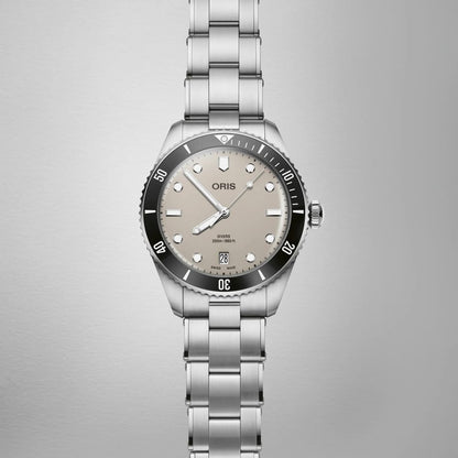 39MM ORIS DIVER'S DATE, STEEL CASE AND BRACELET, BEIGE DIAL.