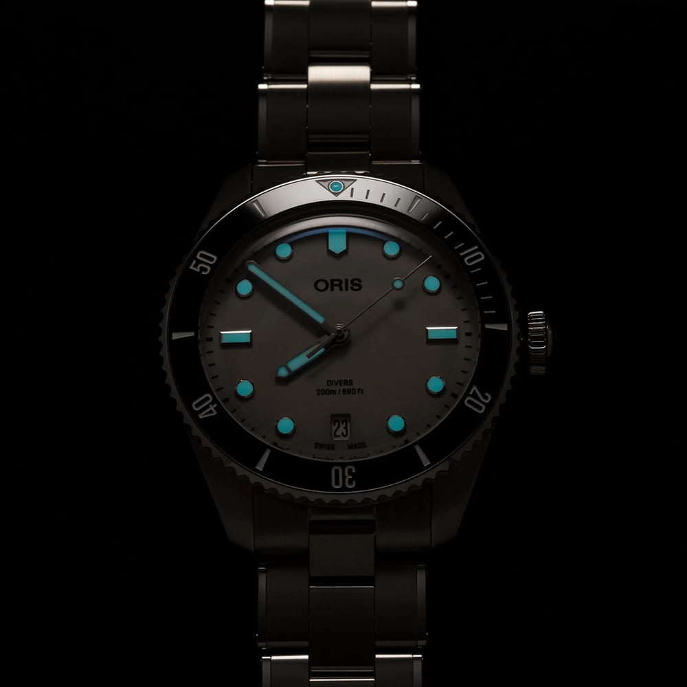 39MM ORIS DIVER'S DATE, STEEL CASE AND BRACELET, BEIGE DIAL.