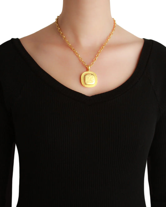 Elizabeth Locke Griffin & Palm Livery Button Pendant